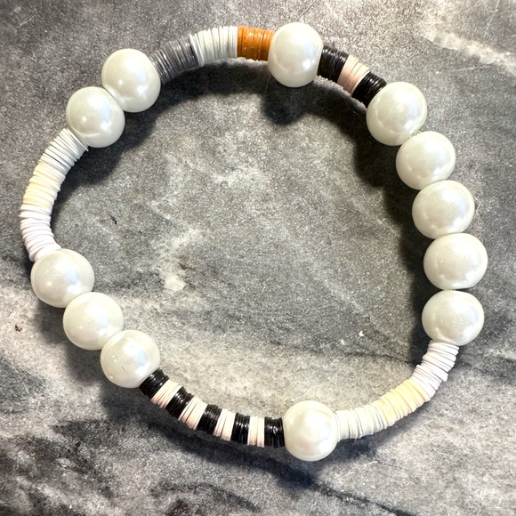 Anthropologie Stretchy Glass Pearl Bracelet in black tan and white - Picture 3 of 4